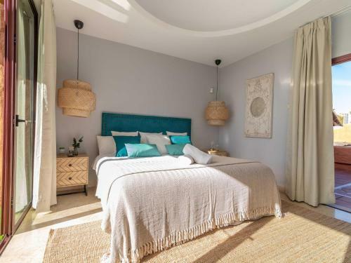 La Alzambra Peaceful Hideaway With Sea Views