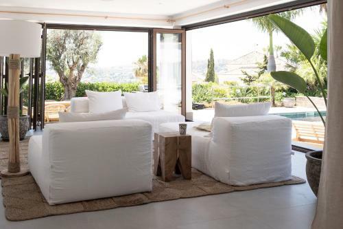 Designer Villa Luxury Cinema Pool View Nueva Andalucia
