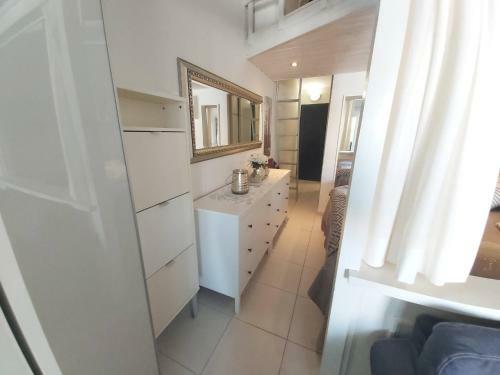 Central Apartment With Sea Views