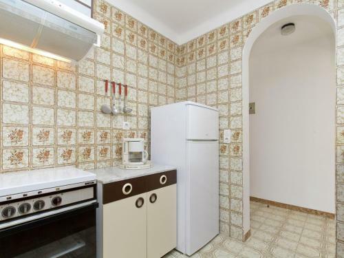 Small Building With 4 Apartments Close To The Beach