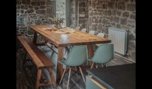 Montmajor Villa Sleeps 14 With Pool And Air Con