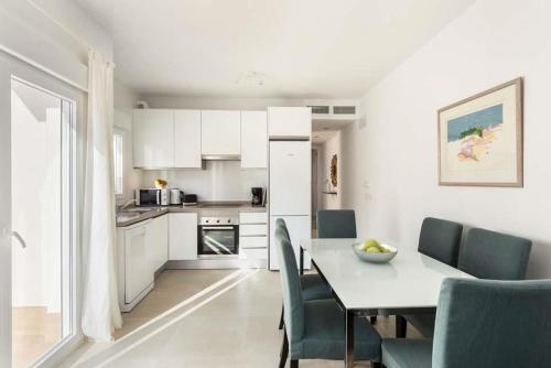 Nerja Villa Sleeps 6 Pool Air Con Wifi