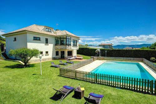 Nigran Villa Sleeps 11 Pool Wifi