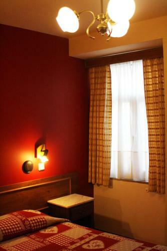 Hostal Duas Na��es Guest House