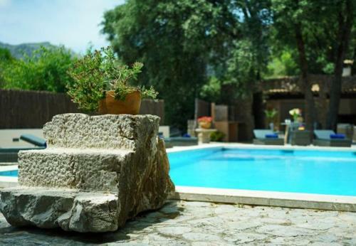 Pollenca Villa Sleeps 8 With Pool Air Con And Wifi