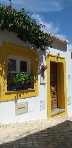 Hostal Calcada Guesthouse
