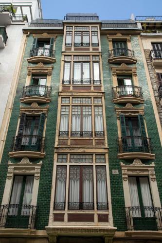 Beautiful Apartment With Terrace - Prime Location!