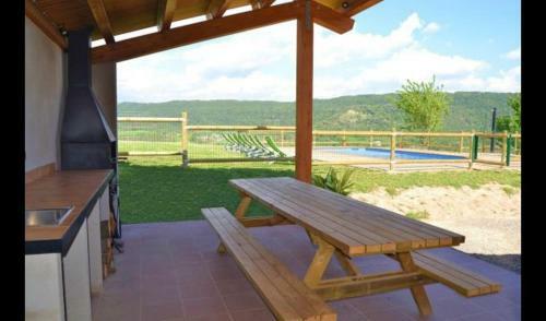 Santa Maria de Merles Villa Sleeps 14 With Pool