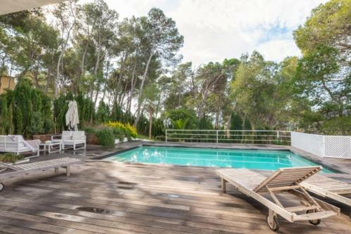 Villa In Santa Margarida Sleeps 8 With Pool