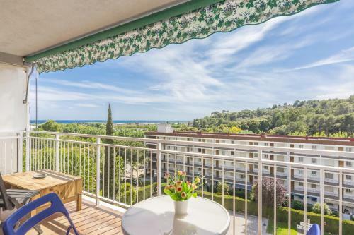 Apartamento Homeholidaysrentals Regard
