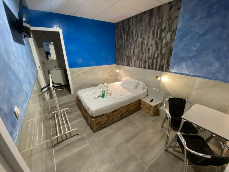 Hostal Avenida Andalucia - Solo Adultos