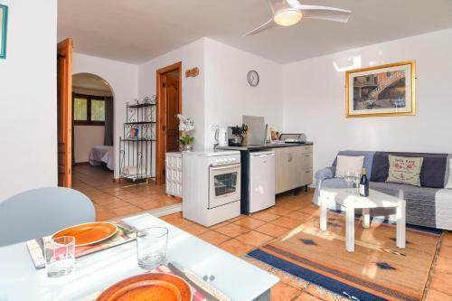 Senija Villa Sleeps 4 With Pool Air Con And Wifi