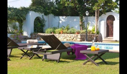 Villa In Sitges Sleeps 20 With Pool And Air Con