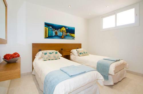Villa Natalie - 5 Bedroom Swimming Pool With Jacuzzi