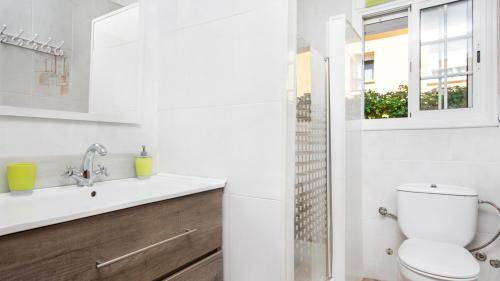 Villa In Tordera Sleeps 8 With Pool