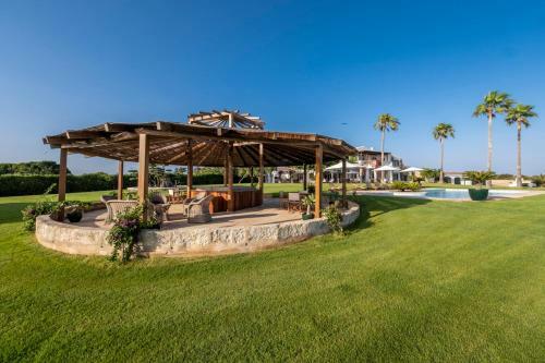 Trebeluger Villa Sleeps 14 With Pool And Air Con