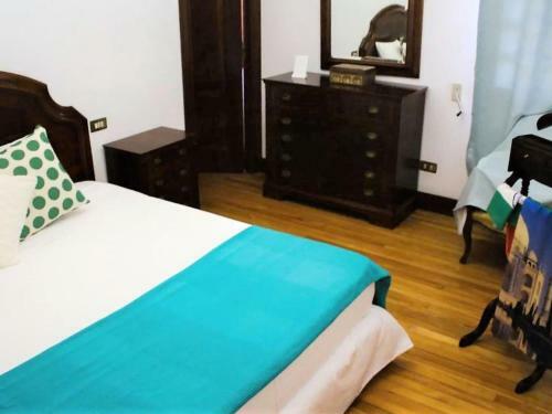 Traditional Villa In O Val, Nar�n With Pool