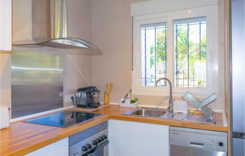 Nice Apartment In Benahavis With Wifi And 2 Bedrooms