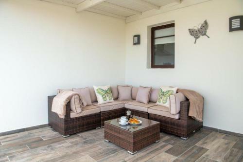 Inviting 3-bed Villa In Playa Blanca With Great Se