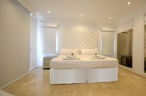 Luxury Villa Badia In Portals Nous