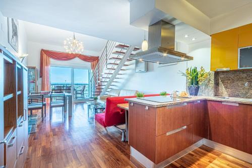 Apart-rent Duplex Port Grec 5�