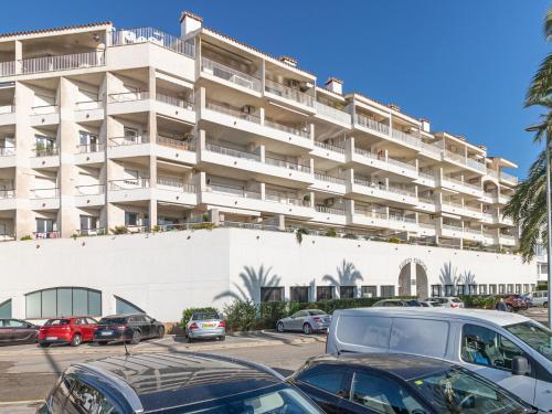 Spacious Apartment In Empuriabrava With Private Terrace