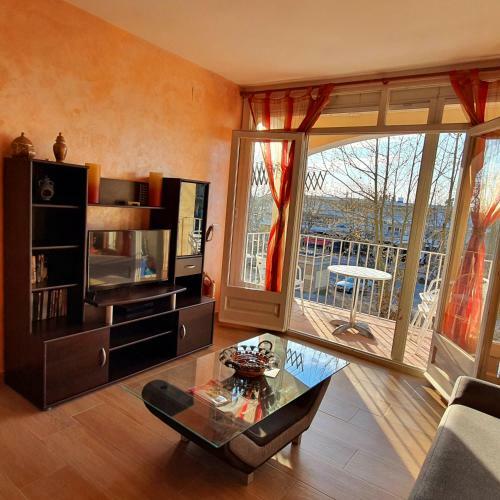 Leroy Apartment