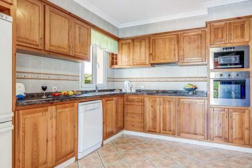 Punta Prima Villa Sleeps 8 With Pool Air Con And Wifi