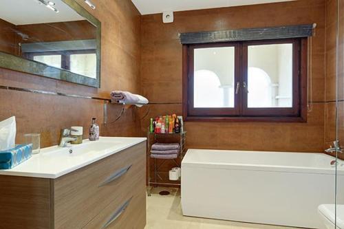 La Cala de Mijas Villa Sleeps 7 Pool Air Con Wifi