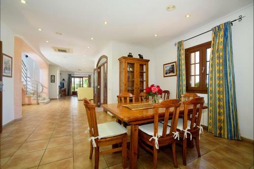 Son Macia Villa Sleeps 6 Pool Air Con Wifi