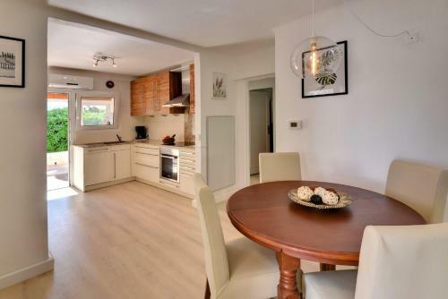 Cala D'or Villa Sleeps 6 With Pool Air Con And Wifi