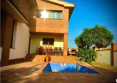 Villa Singular En Miami Playa Con Piscina Privada