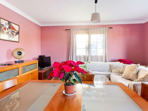 Spacious Holiday Home In Antigua With Swimming Pool