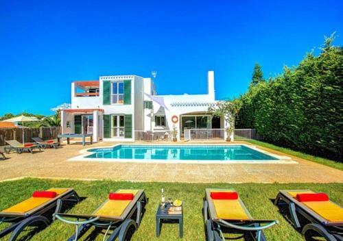 Villa Sargantana Negra / Pamelas