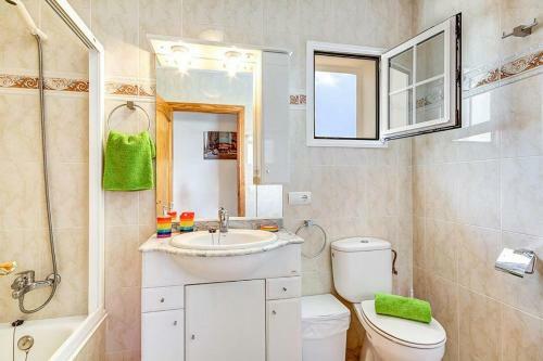 Binibequer Vell Villa Sleeps 8 With Pool Air Con And Wifi