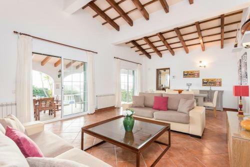 Binibequer Vell Villa Sleeps 8 With Pool Air Con And Wifi