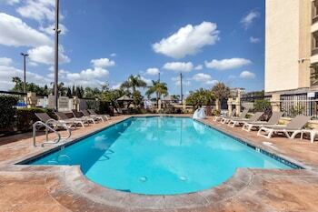 Hotel Comfort Inn & Suites