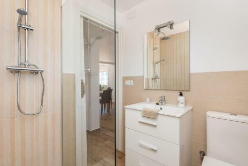 5 Soles 4 Bedroom Apartment, Santandria