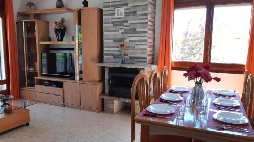 Montbarbat Villa Sleeps 8 Wifi