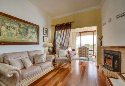 Alcanada Holiday Home Sleeps 5 With Pool And Air Con