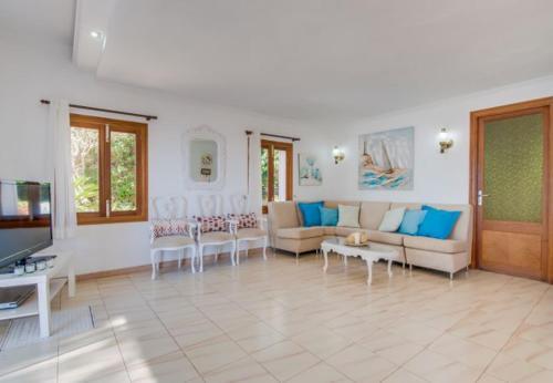 Alcanada Holiday Home Sleeps 6 With Wifi