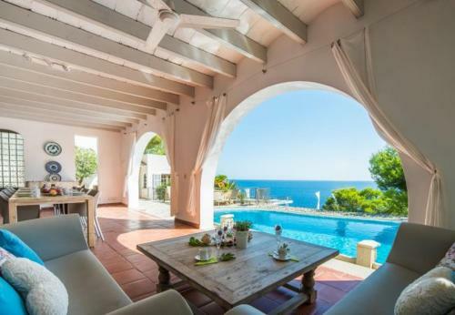 Font de Sa Cala Holiday Home Sleeps 10 With Pool