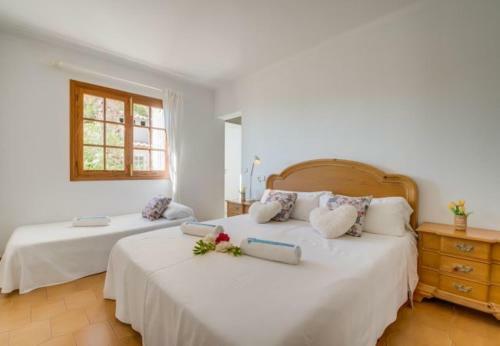 Font de Sa Cala Holiday Home Sleeps 10 With Pool