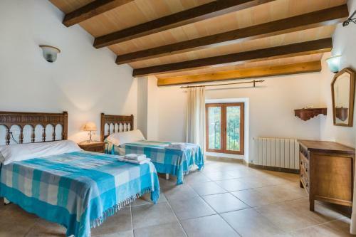Sa Pobla Villa Sleeps 14 With Pool And Air Con