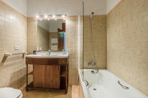 Sa Pobla Villa Sleeps 14 With Pool And Air Con