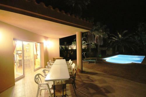 Riumar "benifer", 200m To Beach, Private Pool, On-site-service, Dog Beach