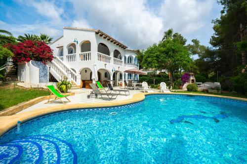 Xabia Villa Sleeps 8 With Pool And Air Con