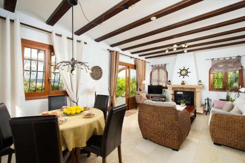 Xabia Villa Sleeps 6 Pool Air Con Wifi