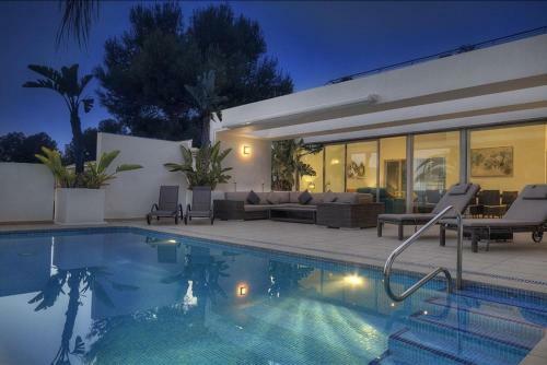 Xabia Villa Sleeps 8 Pool Air Con Wifi