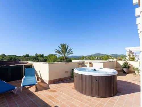 Vibrant Chalet In Cala Mendia Near Beach